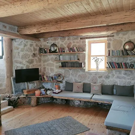 3 Tas Ev * Kaş