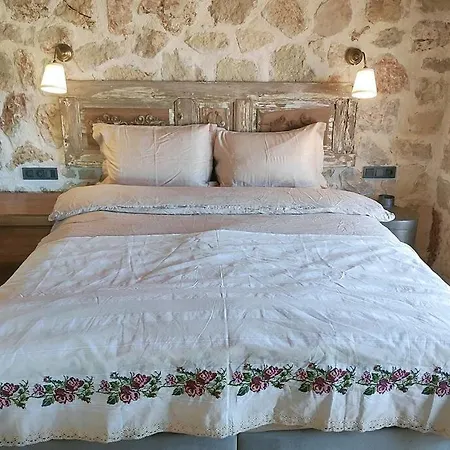 3 Tas Ev Kaş